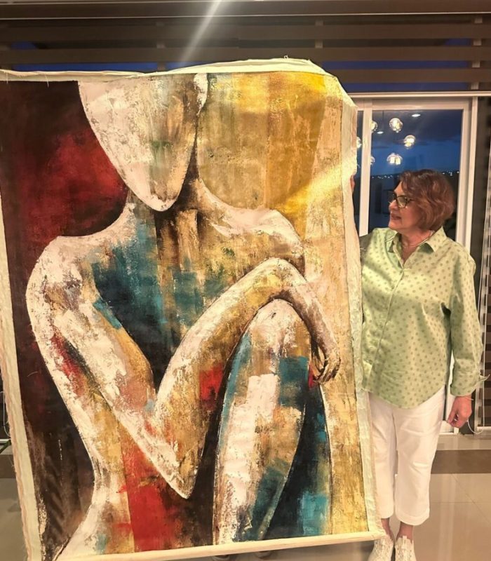 Maru receives painting